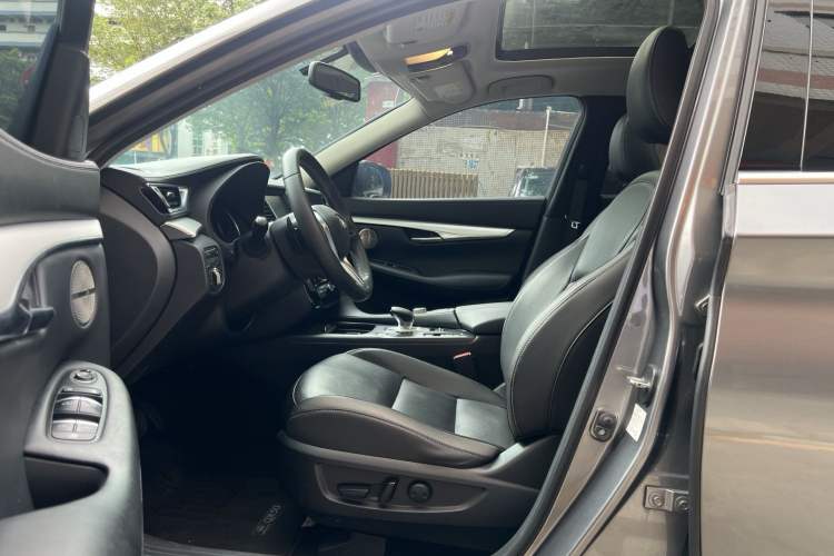 Used Infiniti QX50 2018 2.0T Two-Wheel Drive Fashion Edition Interior 5