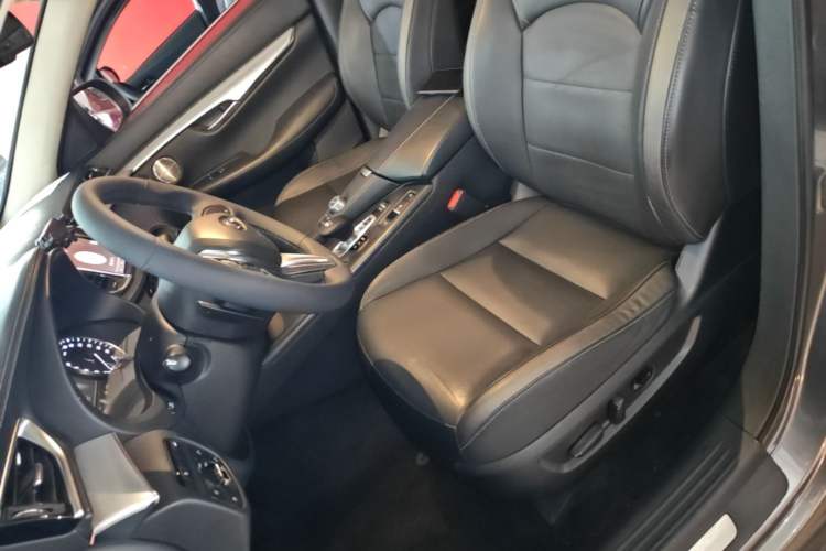 Used Infiniti QX50 2018 2.0T Two-Wheel Drive Fashion Edition Left Front Seat
