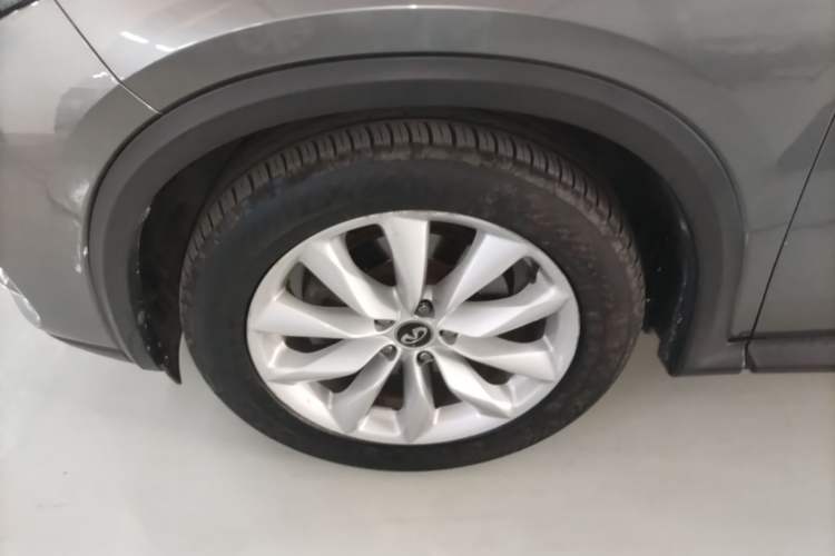 Used Infiniti QX50 2018 2.0T Two-Wheel-Drive Elite Edition Left Front Wheel Hub