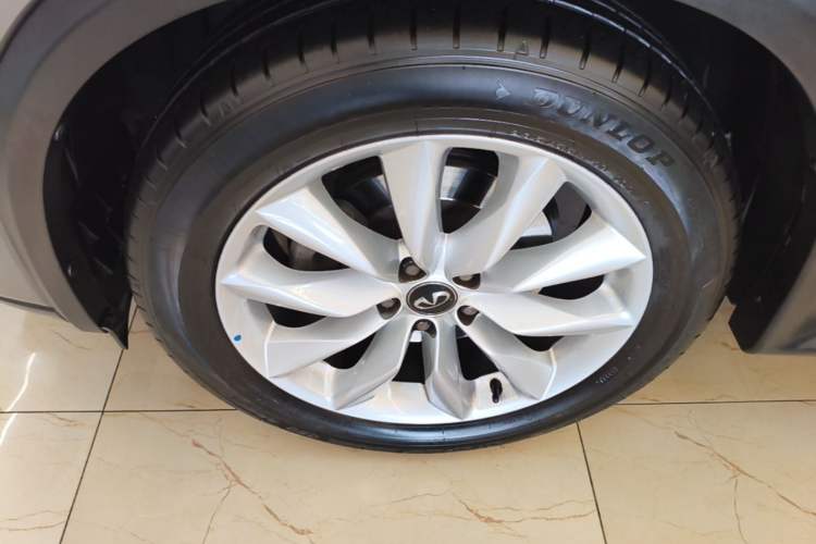 Used Infiniti QX50 2018 2.0T Four-Wheel Drive Elite Edition Left Front Wheel Hub
