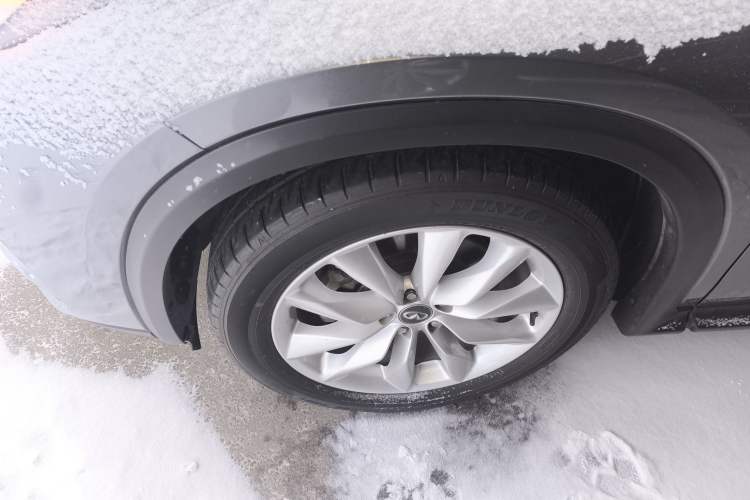 Used Infiniti QX50 2018 2.0T Four-Wheel Drive Elite Edition Left Front Wheel Hub