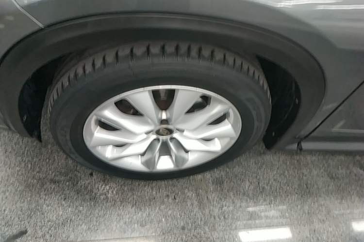 Used Infiniti QX50 2018 2.0T Two-Wheel Drive Fashion Edition Left Front Wheel Hub