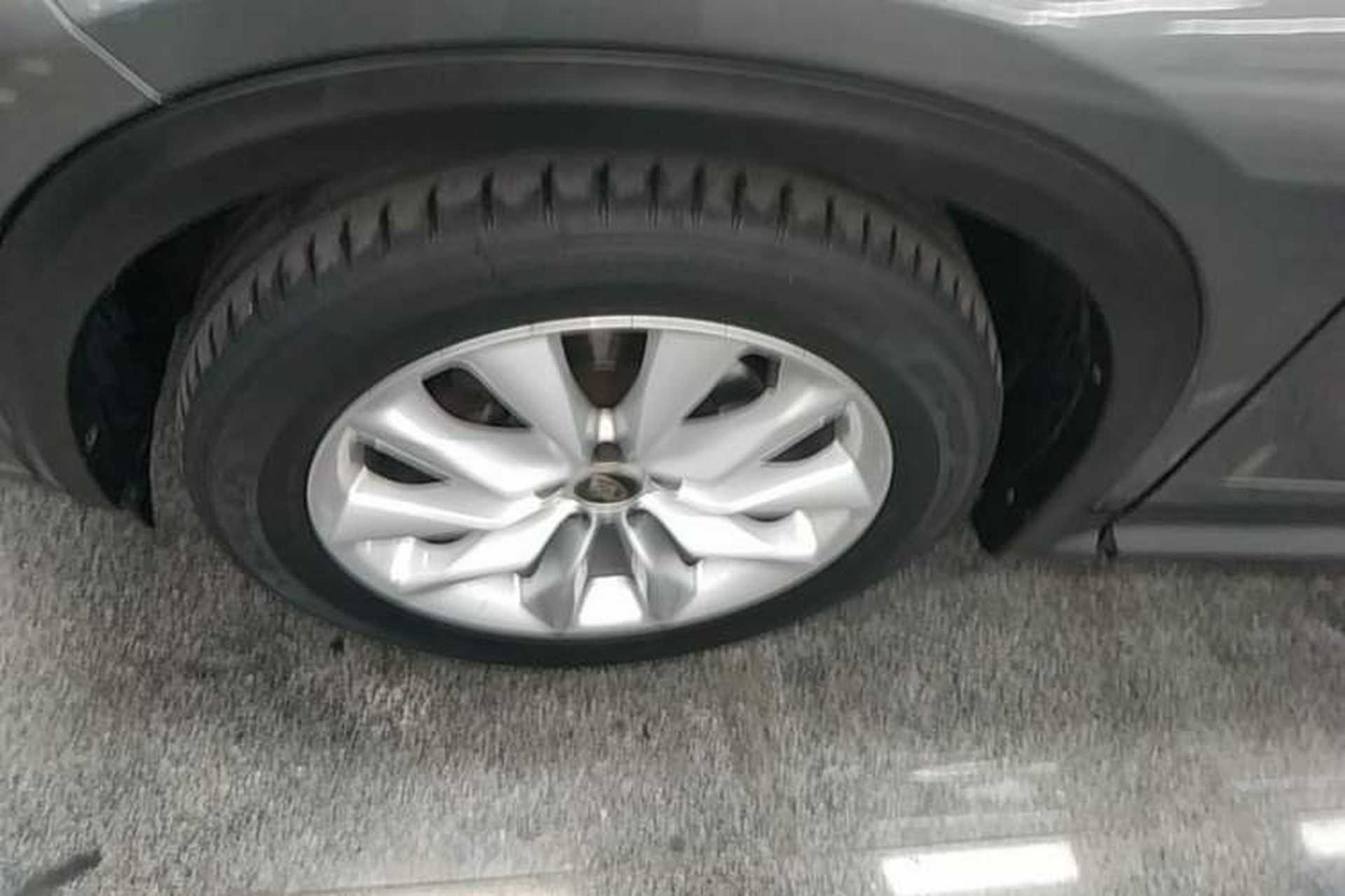 Used Infiniti QX50 2018 2.0T Two-Wheel Drive Fashion Edition Left Front Wheel Hub