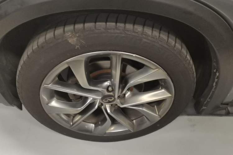Used Infiniti QX50 2018 2.0T Four-Wheel Drive Smart Edition Left Front Wheel Hub