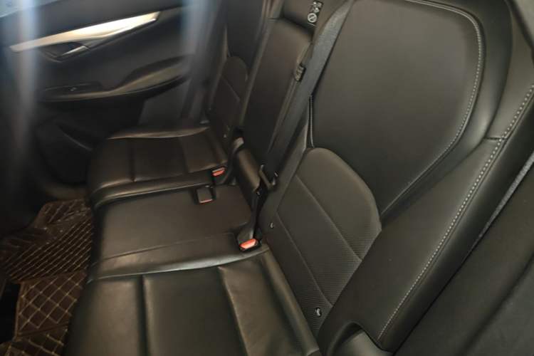 Used Infiniti QX50 2018 2.0T Two-Wheel Drive Fashion Edition Left Rear Seat