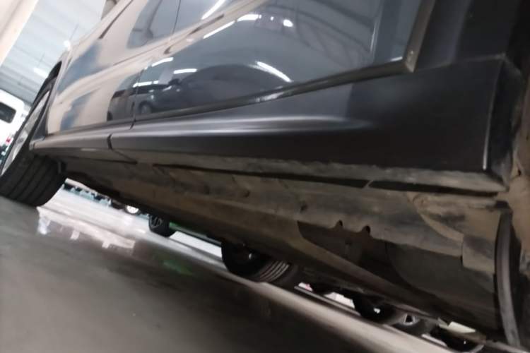 Used Infiniti QX50 2018 2.0T Two-Wheel-Drive Elite Edition Left Side Sill