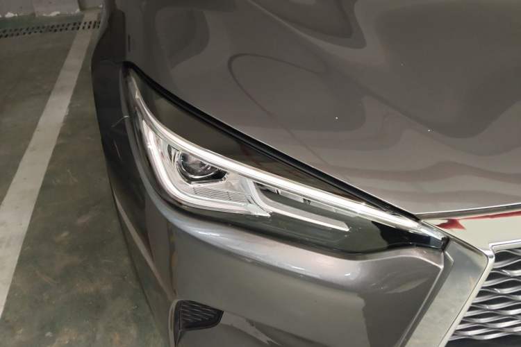 Used Infiniti QX50 2018 2.0T Two-Wheel Drive Fashion Edition Right Front Headlight