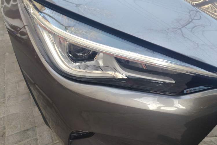 Used Infiniti QX50 2018 2.0T Four-Wheel Drive Elite Edition Right Front Headlight