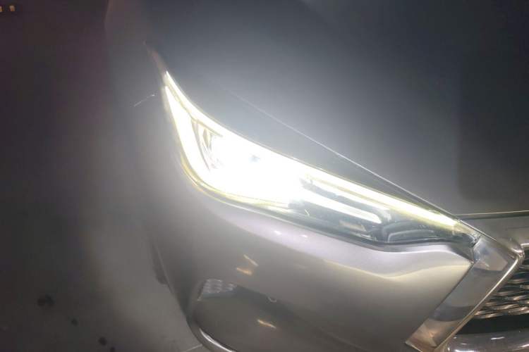 Used Infiniti QX50 2018 2.0T Two-Wheel Drive Fashion Edition Right Front Headlight