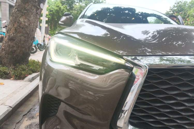 Used Infiniti QX50 2018 2.0T Two-Wheel Drive Fashion Edition Right Front Headlight