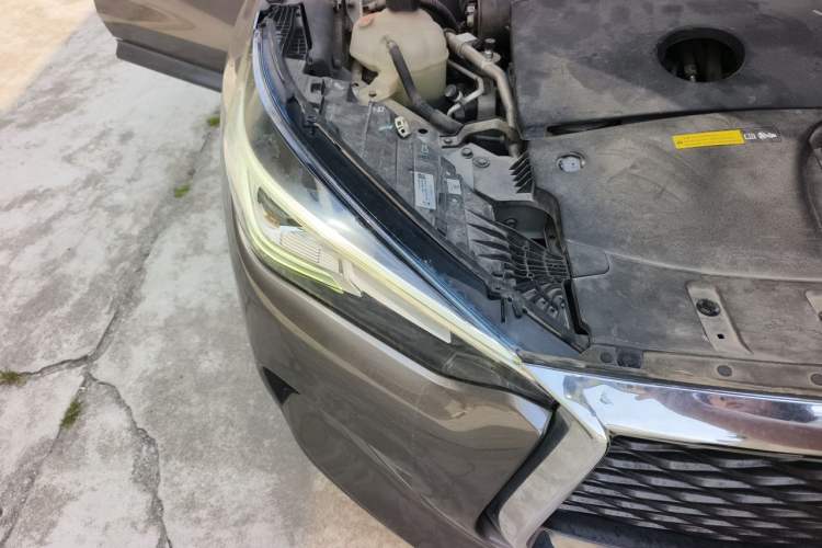 Used Infiniti QX50 2018 2.0T Four-Wheel Drive Elite Edition Right Front Headlight