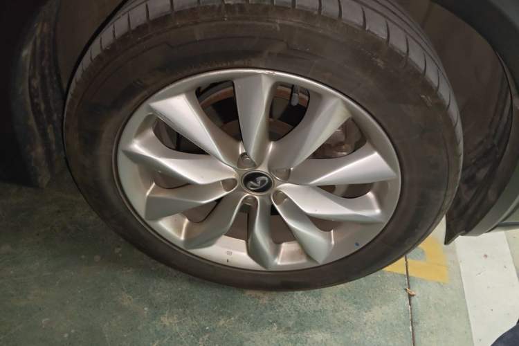 Used Infiniti QX50 2018 2.0T Two-Wheel Drive Fashion Edition Right Front Wheel Hub