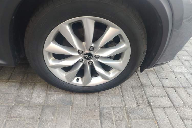 Used Infiniti QX50 2018 2.0T Four-Wheel Drive Elite Edition Right Front Wheel Hub