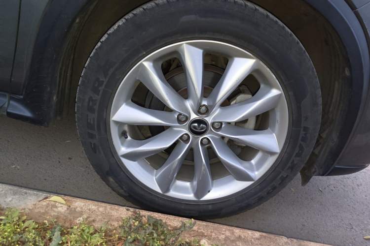 Used Infiniti QX50 2018 2.0T Four-Wheel Drive Elite Edition Right Front Wheel Hub