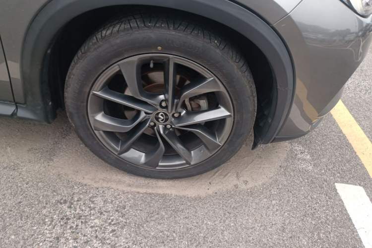 Used Infiniti QX50 2018 2.0T Four-Wheel Drive Smart Edition Right Front Wheel Hub