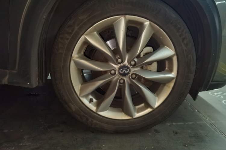 Used Infiniti QX50 2018 2.0T Four-Wheel Drive Elite Edition Right Front Wheel Hub