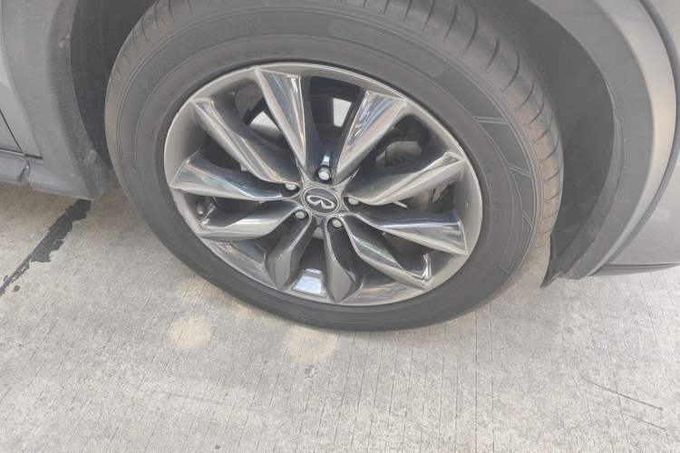 Used Infiniti QX50 2018 2.0T Four-Wheel Drive Elite Edition Right Front Wheel Hub