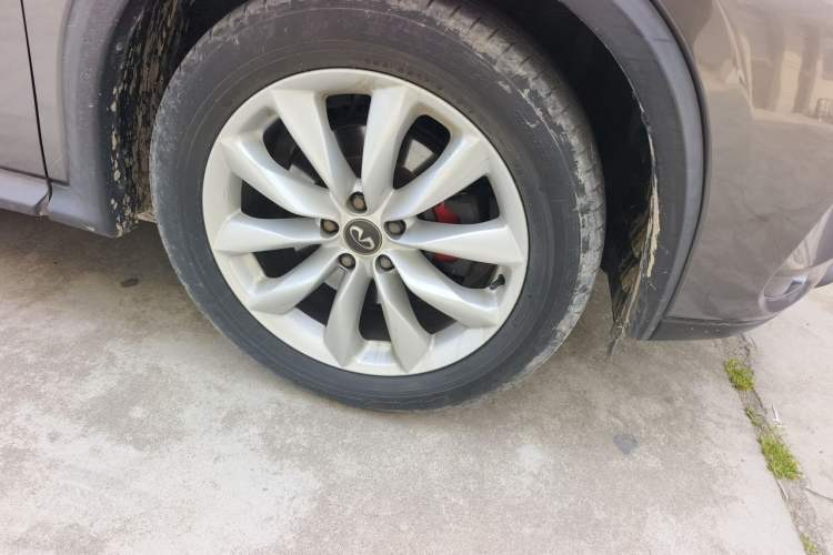 Used Infiniti QX50 2018 2.0T Four-Wheel Drive Elite Edition Right Front Wheel Hub