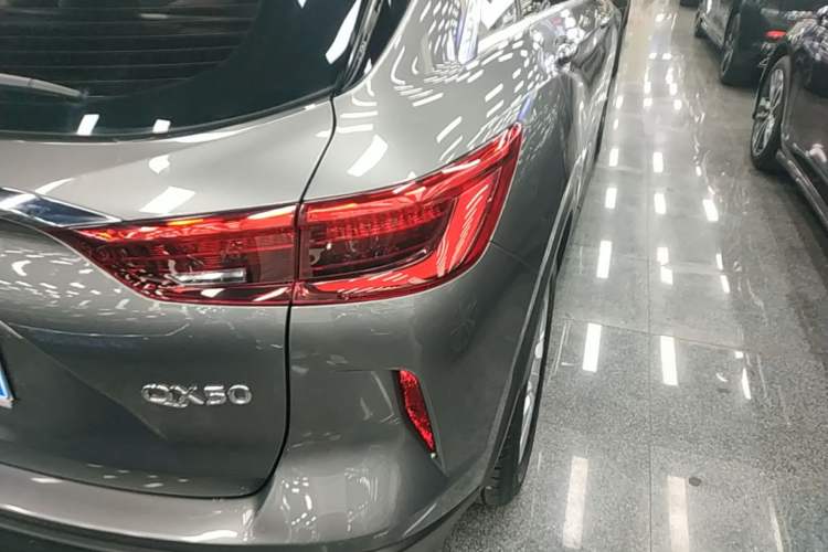 Used Infiniti QX50 2018 2.0T Two-Wheel Drive Fashion Edition Right Rear Taillight