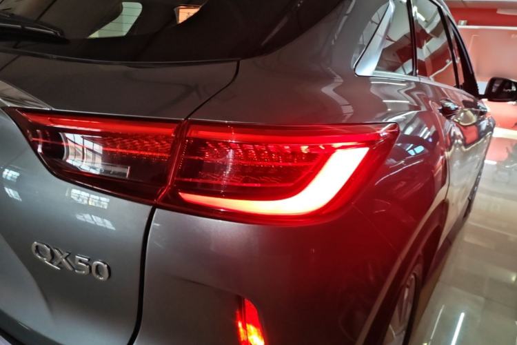 Used Infiniti QX50 2018 2.0T Two-Wheel Drive Fashion Edition Right Rear Taillight