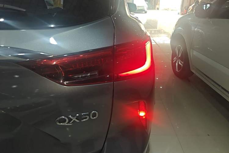 Used Infiniti QX50 2018 2.0T Two-Wheel Drive Fashion Edition Right Rear Taillight