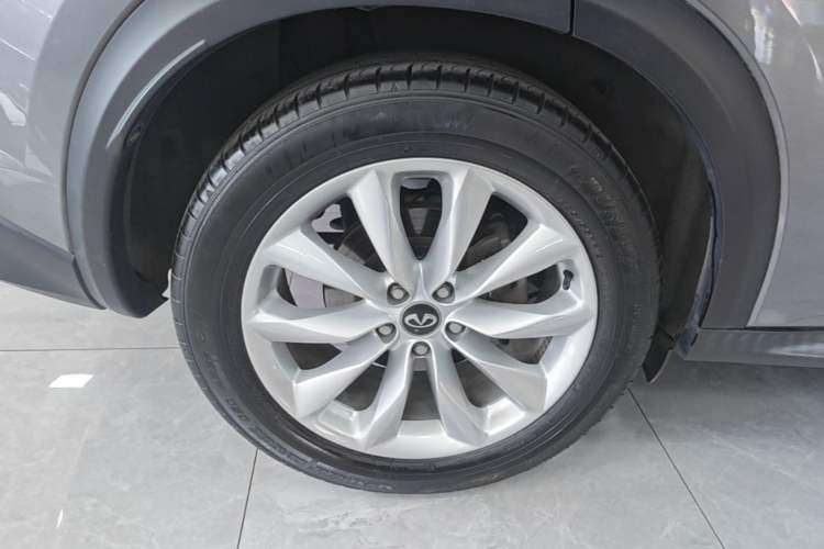 Used Infiniti QX50 2018 2.0T Two-Wheel-Drive Elite Edition Right Rear Wheel Hub