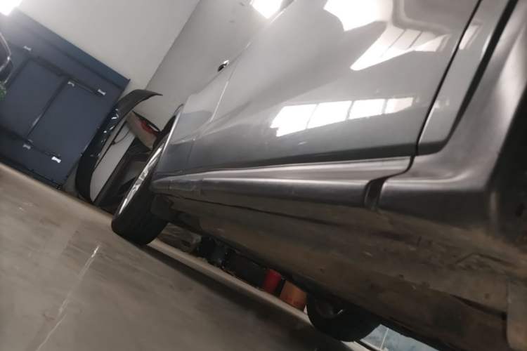 Used Infiniti QX50 2018 2.0T Two-Wheel-Drive Elite Edition Right Side Sill