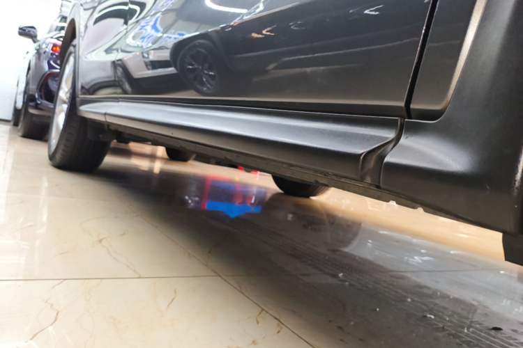 Used Infiniti QX50 2018 2.0T Four-Wheel Drive Elite Edition Right Side Sill
