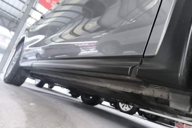 Used Infiniti QX50 2018 2.0T Four-Wheel Drive Elite Edition Right Side Sill
