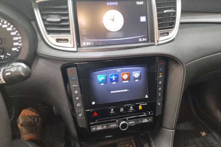 Used Infiniti QX50 2018 2.0T Two-Wheel Drive Fashion Edition Audio And AC Panel