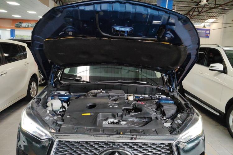 Used Infiniti QX50 2018 2.0T Two-Wheel Drive Fashion Edition Engine Bay