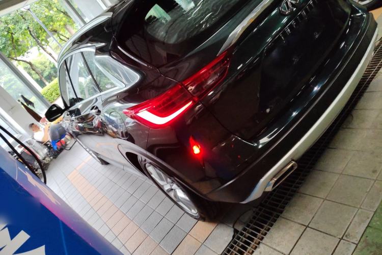 Used Infiniti QX50 2018 2.0T Two-Wheel Drive Fashion Edition Exterior 3