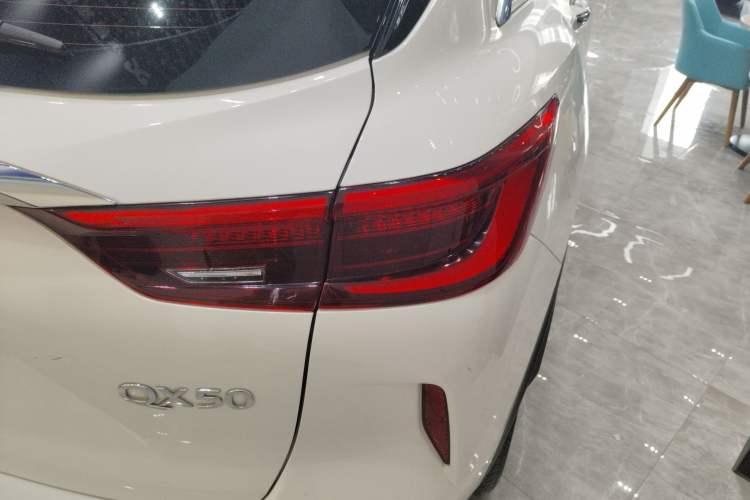 Used Infiniti QX50 2018 2.0T Two-Wheel Drive Fashion Edition Exterior 6