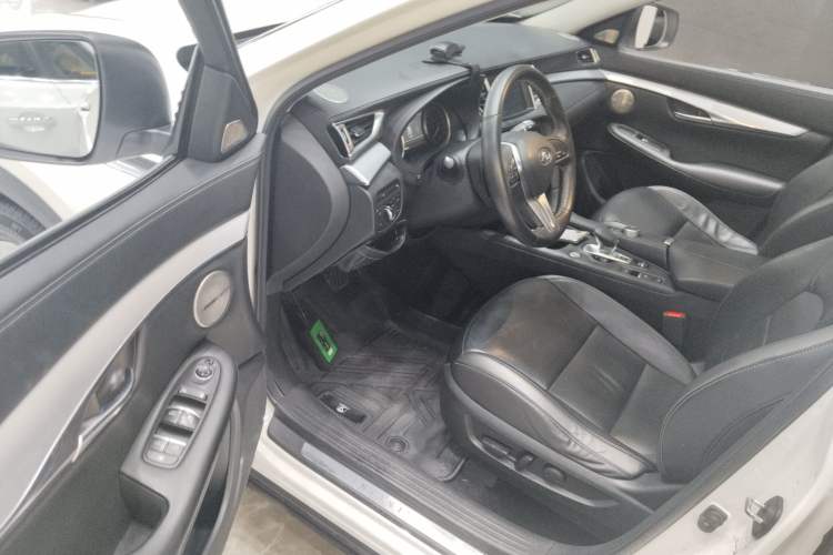Used Infiniti QX50 2018 2.0T Two-Wheel Drive Fashion Edition Interior 3