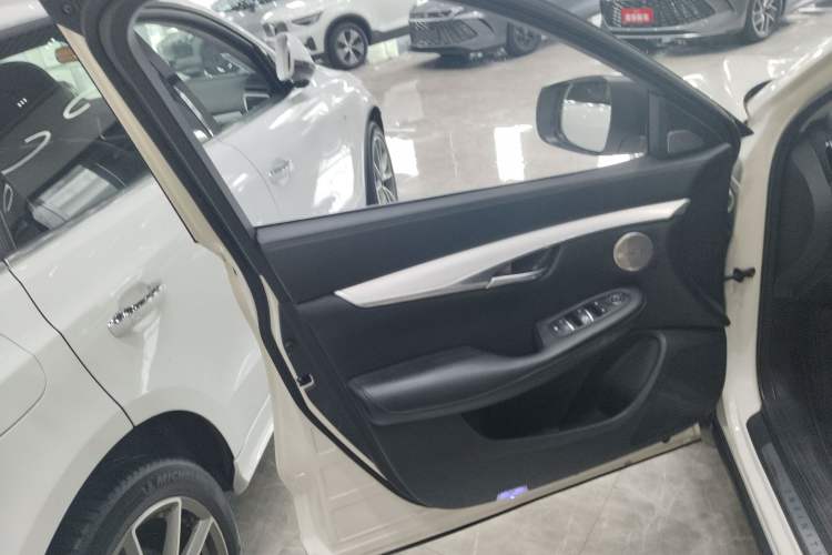 Used Infiniti QX50 2018 2.0T Two-Wheel Drive Fashion Edition Interior 7