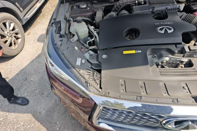 Used Infiniti QX50 2018 2.0T Four-Wheel Drive Smart Edition Engine Bay Right
