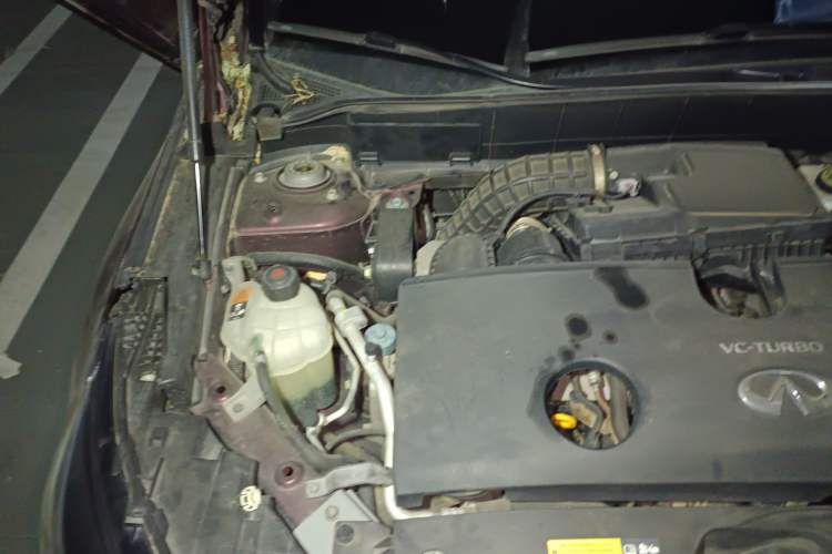 Used Infiniti QX50 2018 2.0T Four-Wheel Drive Elite Edition Engine Bay Right