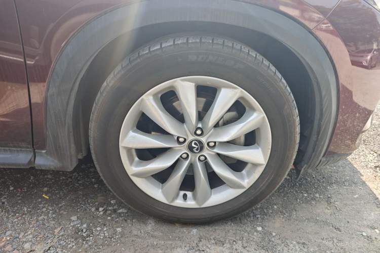 Used Infiniti QX50 2018 2.0T Four-Wheel Drive Smart Edition Right Front Wheel Hub