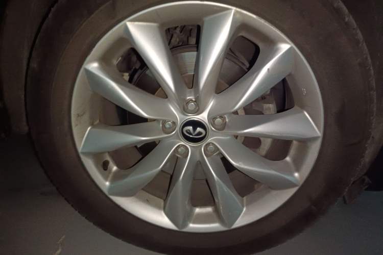 Used Infiniti QX50 2018 2.0T Four-Wheel Drive Elite Edition Right Front Wheel Hub