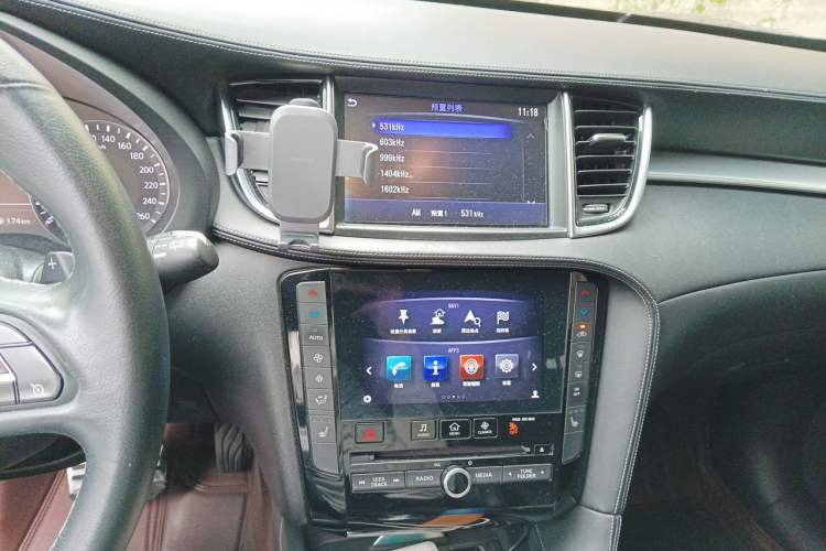 Used Infiniti QX50 2018 2.0T Four-Wheel Drive Elite Edition Audio And AC Panel