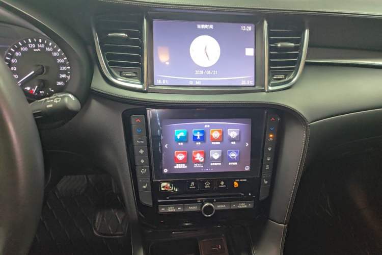 Used Infiniti QX50 2018 2.0T Two-Wheel Drive Fashion Edition Audio And AC Panel