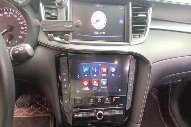 Used Infiniti QX50 2018 2.0T Two-Wheel Drive Fashion Edition Audio And AC Panel