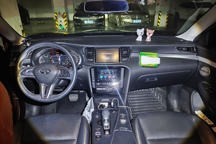 Used Infiniti QX50 2018 2.0T Four-Wheel Drive Elite Edition Center Console