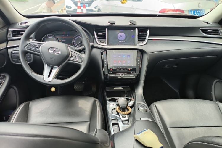 Used Infiniti QX50 2018 2.0T Two-Wheel-Drive Elite Edition Center Console