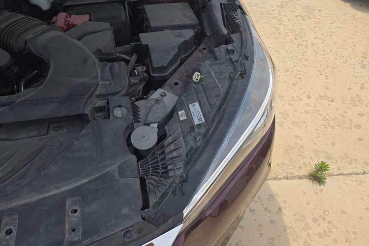 Used Infiniti QX50 2018 2.0T Two-Wheel Drive Fashion Edition Engine Bay Left