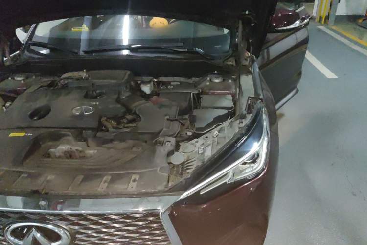 Used Infiniti QX50 2018 2.0T Two-Wheel Drive Fashion Edition Engine Bay Left
