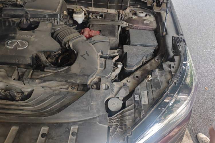 Used Infiniti QX50 2018 2.0T Two-Wheel Drive Fashion Edition Engine Bay Left