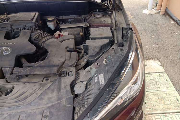 Used Infiniti QX50 2018 2.0T Two-Wheel Drive Fashion Edition Engine Bay Left
