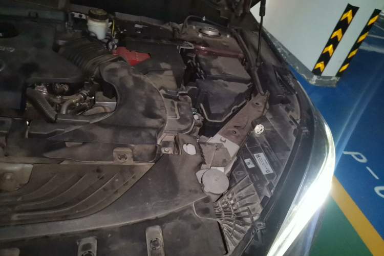 Used Infiniti QX50 2018 2.0T Two-Wheel Drive Fashion Edition Engine Bay Left