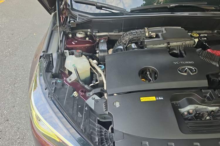 Used Infiniti QX50 2018 2.0T Four-Wheel Drive Smart Edition Engine Bay Right